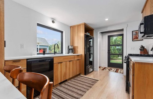 Oshkosh House | Hickory On The Lake- Beautiful home on Lake Winnebago