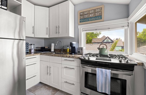 Oak Park Condo | Hidden, 2.5 bedroom, Gem in the Heart of Santa Barbara — Walk to Everything!