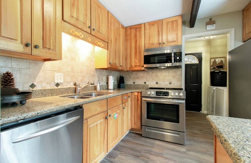 Gainesville Cabin | Hidden Cabin Retreat with Private Deck & Firepit