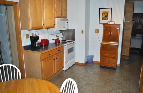 Washburn House | Hidden Cove Washburn Lake Home. Sleeps 6.