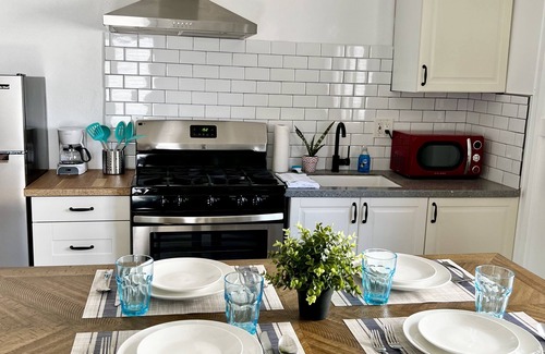 National City House | Hidden Cozy bungalow close to DT, beaches, & base/pet-friendly/