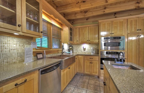 Blanche Manor Ranch Cabin | Hidden Creek | Trail to Creek | Hot Tub | Pool Table