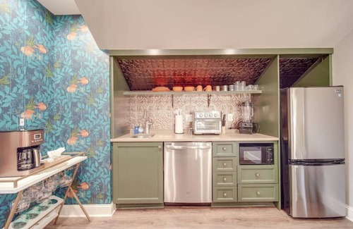 Charlotte House | Hidden Gem Carriage House—Stylish & Walkable Stay!