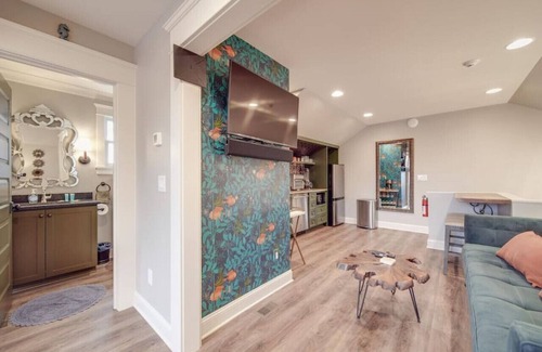 Charlotte House | Hidden Gem Carriage House—Stylish & Walkable Stay!