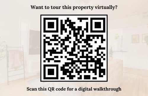 Edmonton House | Hidden Gem Home-HotTub-Firetable-King Bed-BBQ -Deck