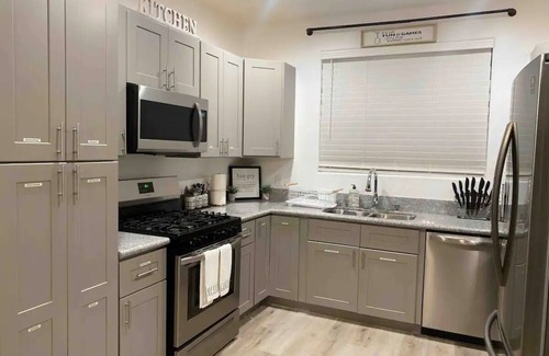 Coachella House | Hidden Gem Mins to Festivals ~ Heated Saltwater Pool, Jacuzzi