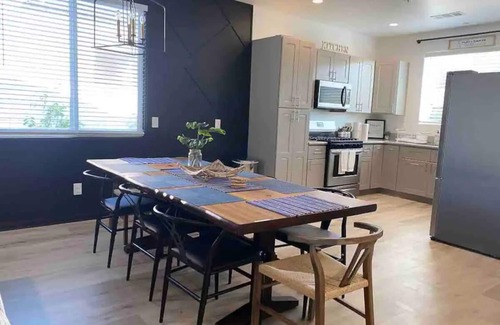 Coachella House | Hidden Gem Mins to Festivals ~ Heated Saltwater Pool, Jacuzzi