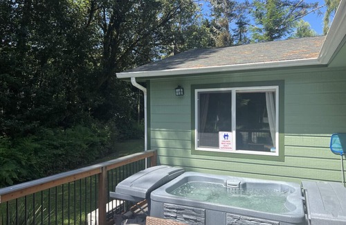 Crescent City House | Hidden gem vacation home on Smith River! 15min from Ocean & Redwoods State Park!