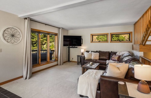 Bozeman House | Hidden Hollow- Sweet home with incredible views and a hot tub!