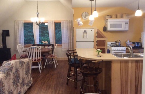 Bethel Apartment | Hidden House Vermont Private Apt. Mountain Retreat