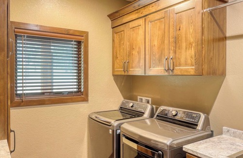 Deadwood Cabin | Hidden Meadows Lodge-3mi To Trailheads, Sleeps 24, Gorgeous & Private