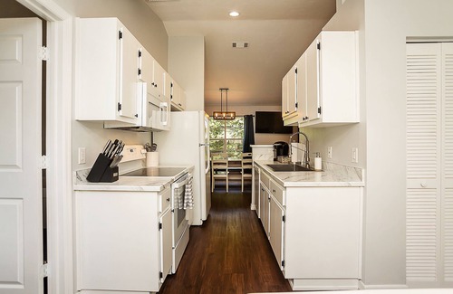 Gainesville House | Hidden Retreat with Yard, Patio, and BBQ Close to UF or Downtown Gainesville