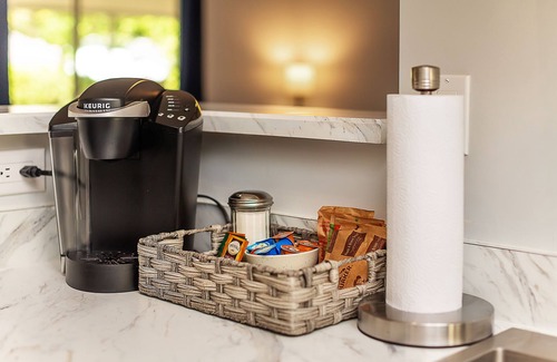 Gainesville House | Hidden Retreat with Yard, Patio, and BBQ Close to UF or Downtown Gainesville