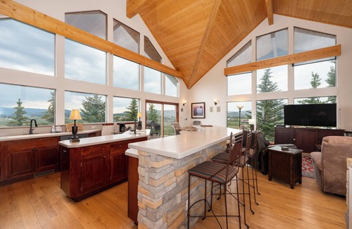 Tabernash House | Hidden River Ranch private hot tub, rustic private location