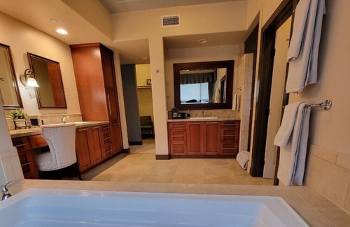 La Habra Heights House | hidden valley luxury master suite