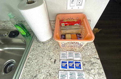 St. Charles Apartment | HiddenJewel*FirePlace*KingBed*InviteLongTermStays-10 min from StreetsofStCharles