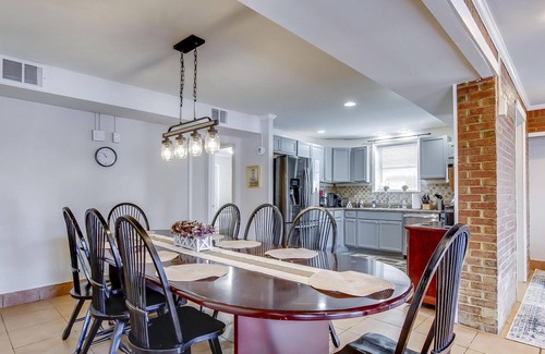 Prospect House | Hideaway on the River: Amazing Views, Pirate Ship, Fire Pit, Fast Wi-Fi, Bourbon