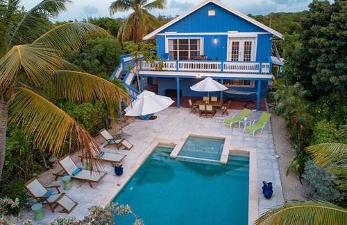 The Bight Villa | Hideaway Villa 2 Minute walk to Gracebay beach