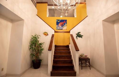 The Bight Villa | Hideaway Villa 2 Minute walk to Gracebay beach
