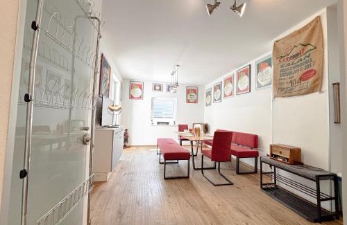 Favoriten House | Hideout Villas, 3 Bedrooms, free parking, garden area, terrace