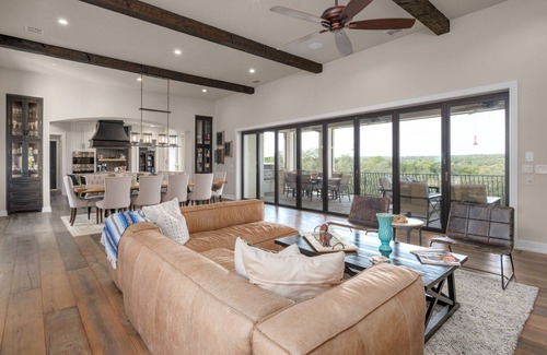 Austin House | High-end Home on 33 Acres to Roam, Short Drive to Downtown.