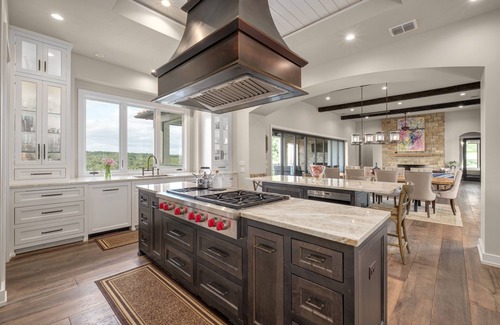 Austin House | High-end Home on 33 Acres to Roam, Short Drive to Downtown.