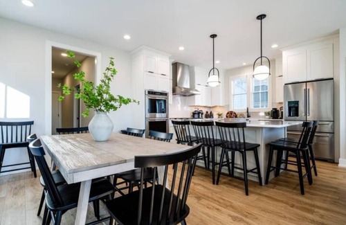 Saint Joseph House | High End Home on Water & Pool! 7 night minimum. Sunday to Sunday