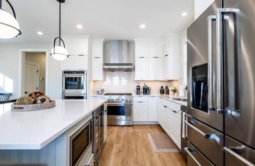 Saint Joseph House | High End Home on Water & Pool! 7 night minimum. Sunday to Sunday