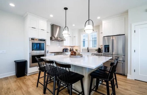 Saint Joseph House | High End Home on Water & Pool! 7 night minimum. Sunday to Sunday