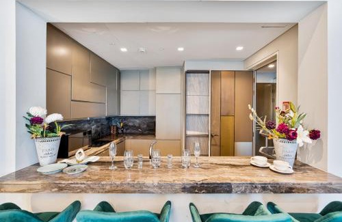 Dubai Marina Apartment | High End Luxury Stay with Full Palm Jumeirah View