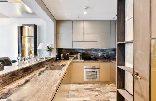 Dubai Marina Apartment | High End Luxury Stay with Full Palm Jumeirah View
