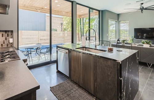 Chestnut House | High End Smart Home w/ Pool | Close to UT & Downtown | Daily Cleaning Available