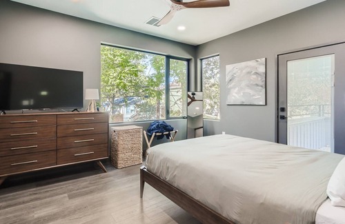 Chestnut House | High End Smart Home w/ Pool | Close to UT & Downtown | Daily Cleaning Available