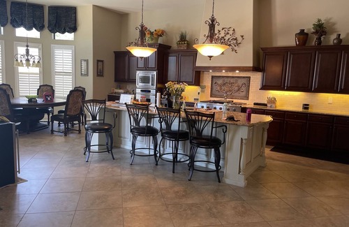 County Island House | High End Villa w/Pool, Spa & Putt -Close to Scottsdale and Toto National Forest
