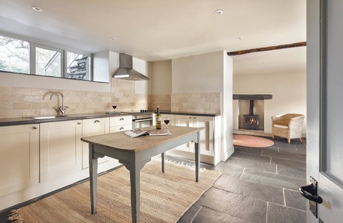 Windermere Cottage | HIGH LINDETH, pet friendly, with open fire in Bowness-On-Windermere