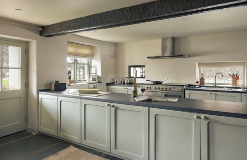 Windermere Cottage | HIGH LINDETH, pet friendly, with open fire in Bowness-On-Windermere