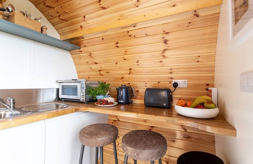 Grange-over-Sands Cottage | HIGH LONGLANDS, romantic, with hot tub in Cartmel