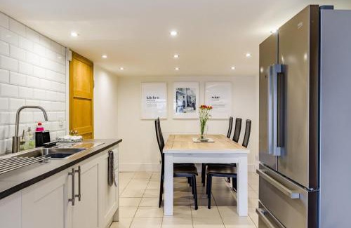 High Peak House | High Peak Place