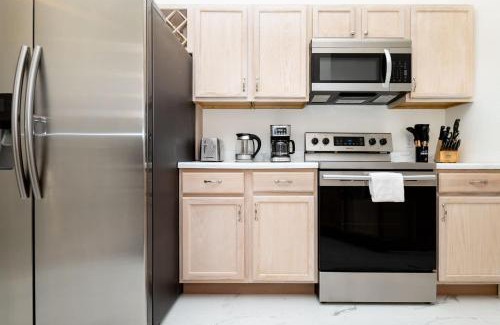 Westbury House | High Point Oasis - 4 BDR For 8