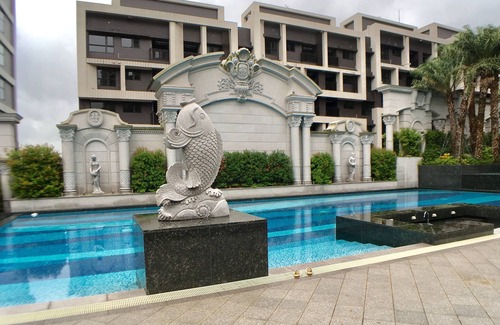 Xizhi District Condo | High-rise duplex condo 4BR 2Baths, free Pool, Gym, conference room, and more