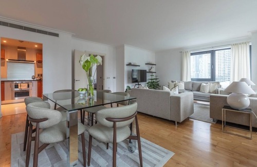 Canary Wharf Apartment | High -Rise waterfront Apartment