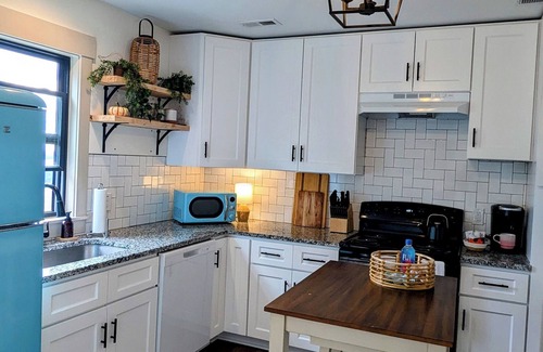 Southmont Apartment | High Rock Mountain & Lake Guest House, 20 mile view!