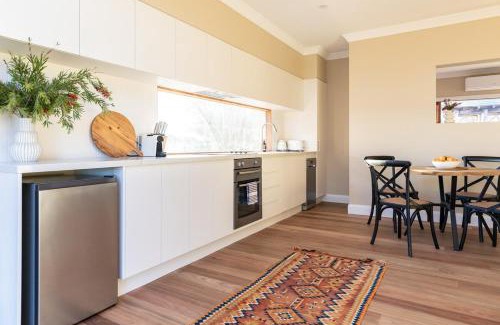 Eurunderee Villa | Highgrove Studio - in the Vineyards