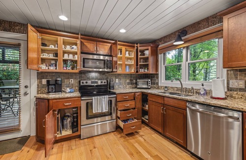 Highlands Cabin | Highlands cabin on scenic pond, 6 min drive to downtown & pet friendly!