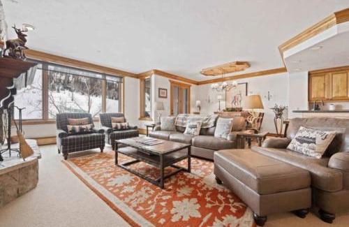 Highlands Townhomes Apartment | Highlands Slopeside 217 by East West Hospitality