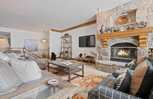 Highlands Townhomes Apartment | Highlands Slopeside 217 by East West Hospitality