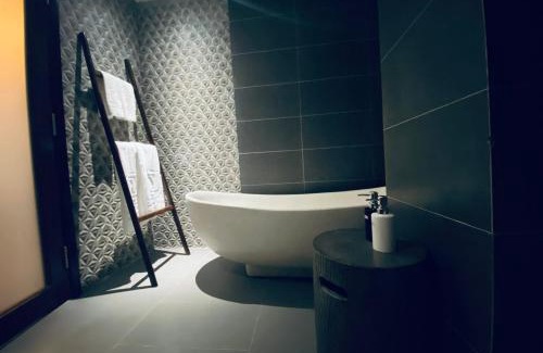 Pleiku Hotel | HighLight House Hotel & Coffee