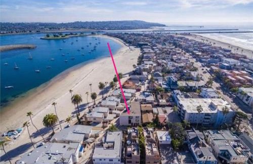 South Mission Beach House | Highly rated Best Beach! 3Bd 2Ba AC Luxury KING Beds!