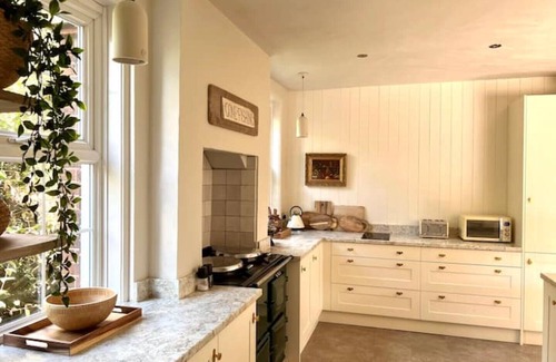 Mundesley House | Highview House - Sea Views, Beach, Hot Tub, Full Refurb for Aug 2022!