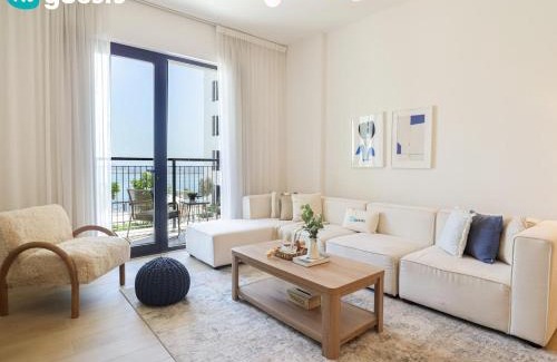 Dubai Apartment | HiGuests - Seaside Serenity 1 BR at Port De La Mer